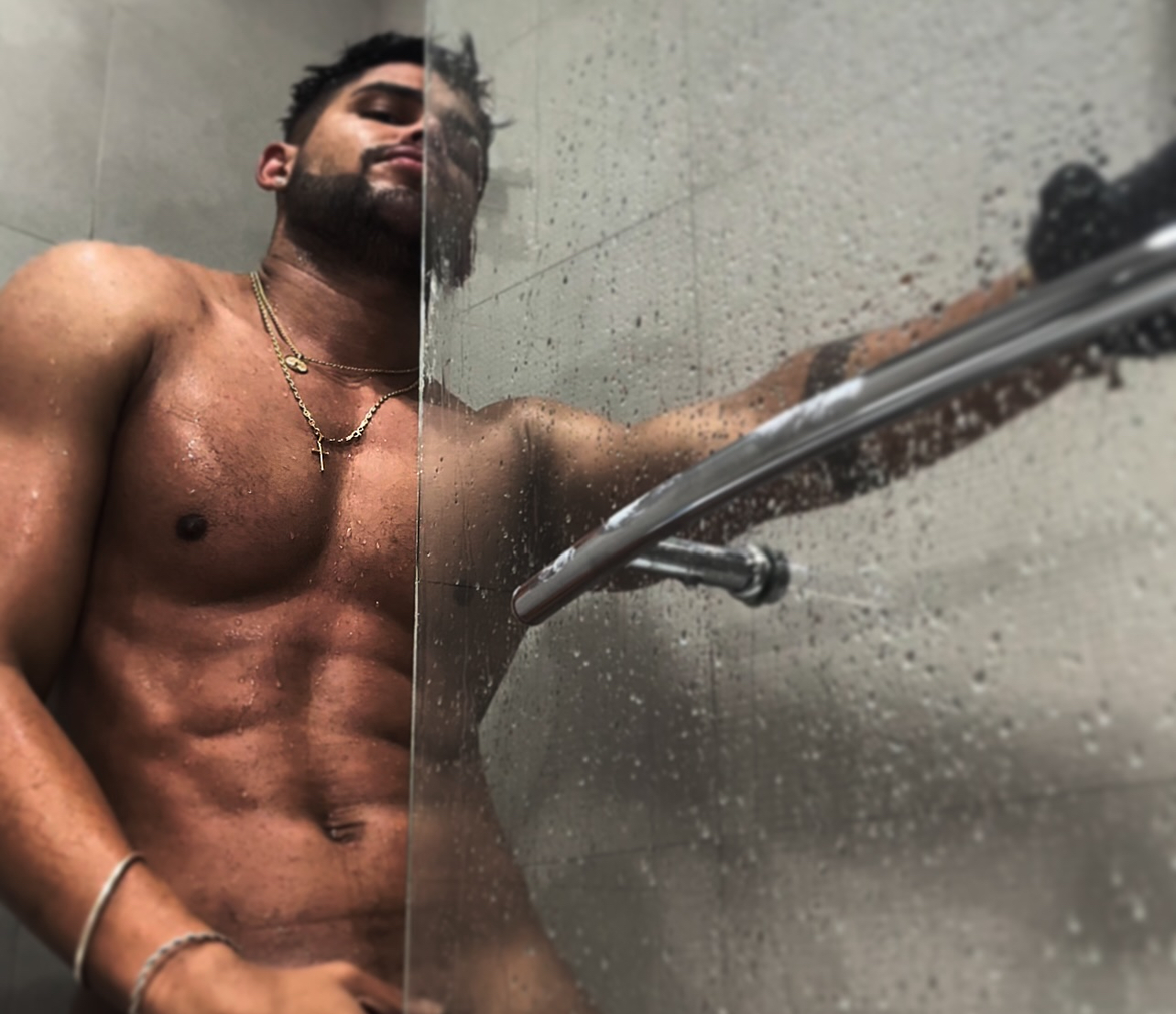 Escorte Sexy - Bucuresti - Escorta senzuala iti pot oferi companie, masaj de relaxare, intr-o ambianta placuta, clipe linistite la domiciliul meu sau al tau.  Astept domni seriosi si manierati.  Detalii la telefon