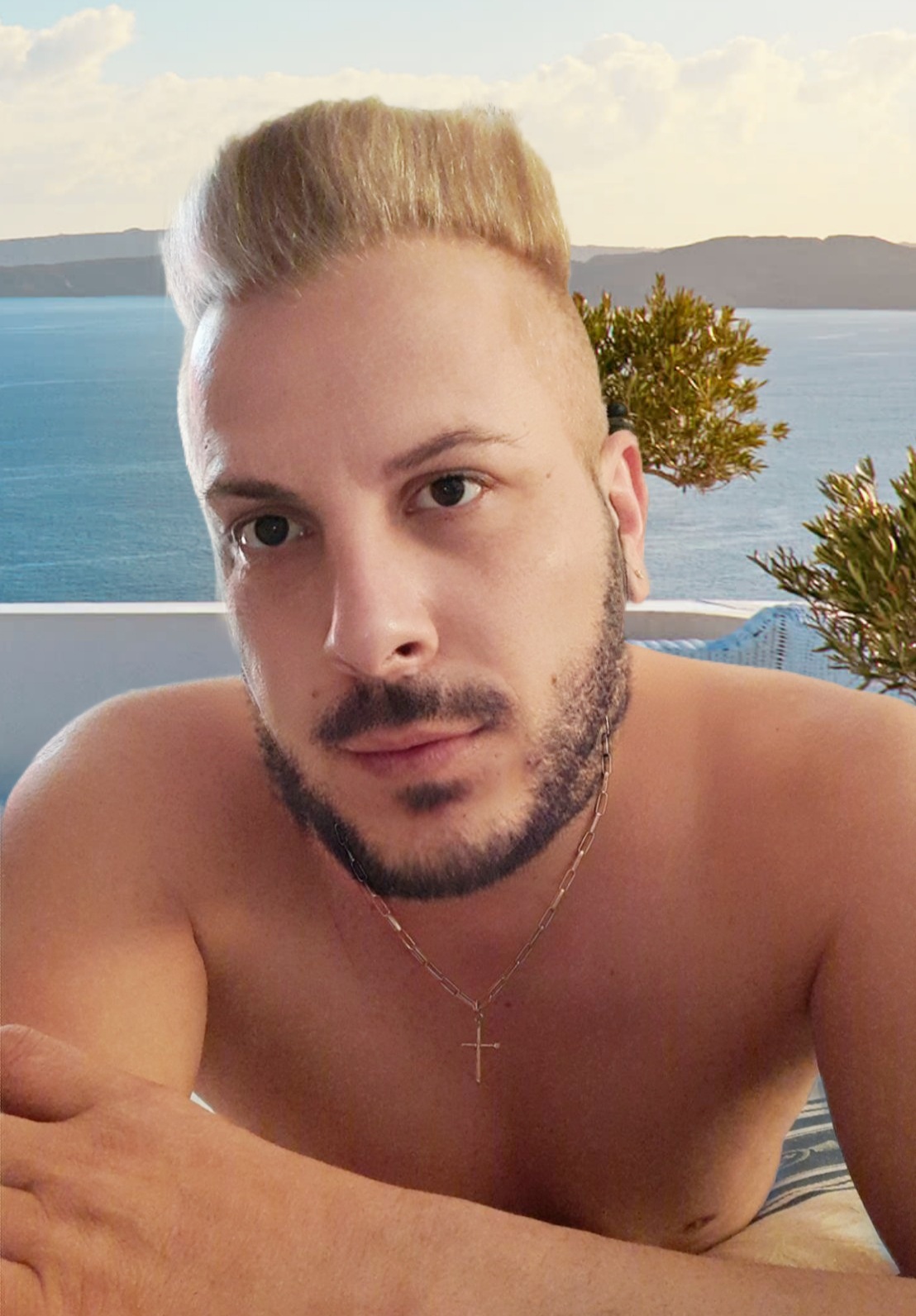 Bucuresti - Escorta Sexy - GOLD VIP cu experienta in domeniu ofer clipe de tandrete ca parte activa si verstil domnilor dornici ce experiente noi cu un barbat cu experienta ce-ti poate pune la dispozitie clipe unice relax.  Disponibil mai mult in timul zile, programarea se face cu o ora inainte, nu raspund la mesaje